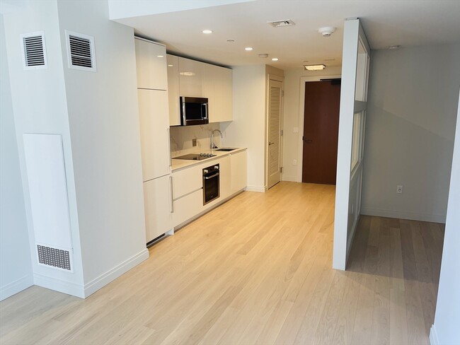 Building Photo - 135 Seaport Blvd