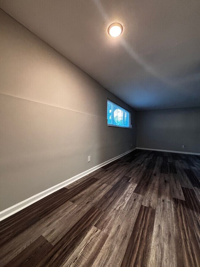 Building Photo - Updated 1 bed Apartment in Quiet Kettering Neighborhood - Schedule a tour now!