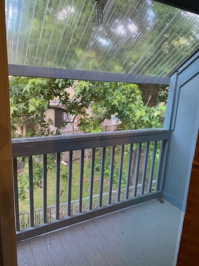 Primary Photo - Colonial Circle