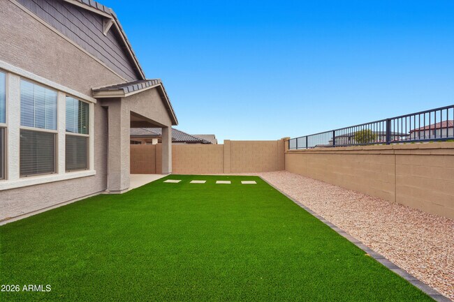 Building Photo - 932 W Macaw Dr