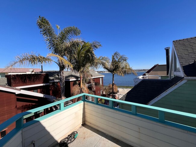 Building Photo - Beautiful Bay Views in Mission Beach!!  (8...