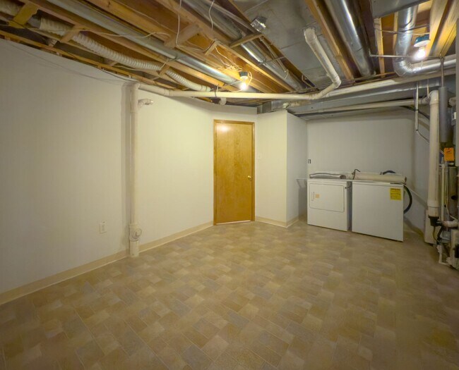 Building Photo - Exceptional Lease Offering in Novi Schools!