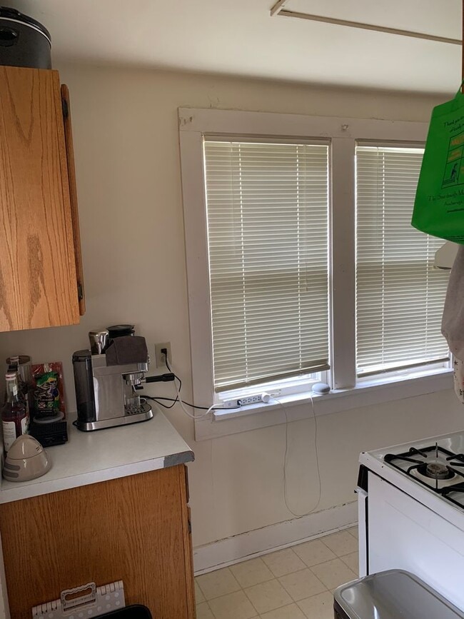 Building Photo - 418 S Orchard St