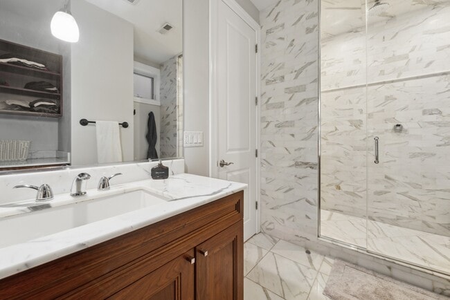 Building Photo - 1925 N Bissell St