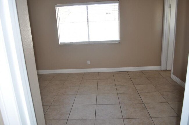 Building Photo - 401 Calaveras Ct