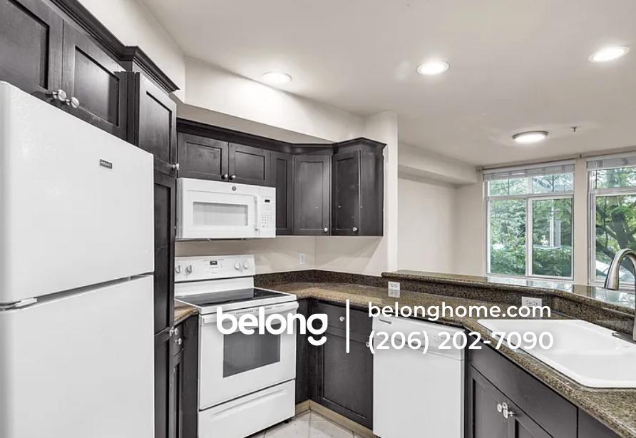 Building Photo - 611 Highland Dr
