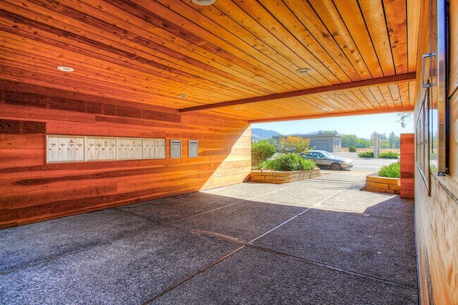 Building Photo - 6233 Montecito Blvd