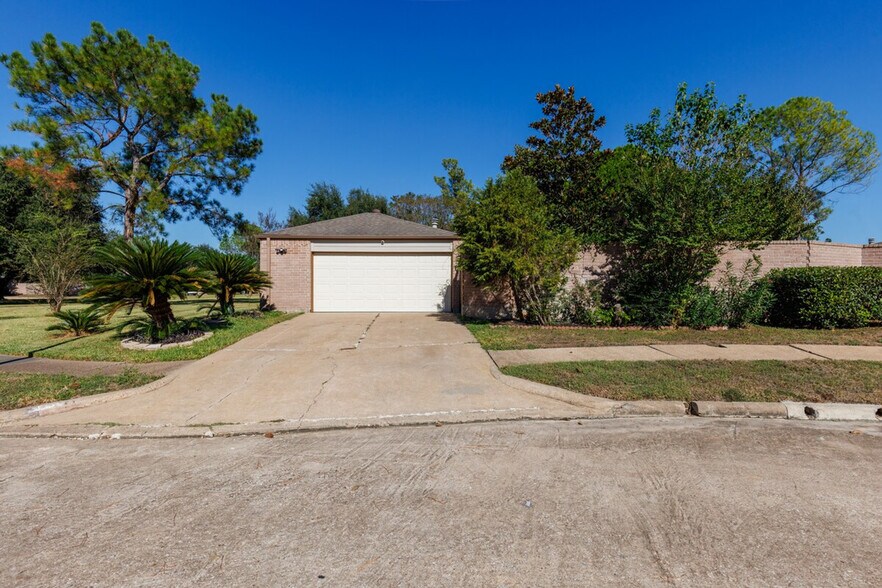 Building Photo - 15818 Val Vista Dr