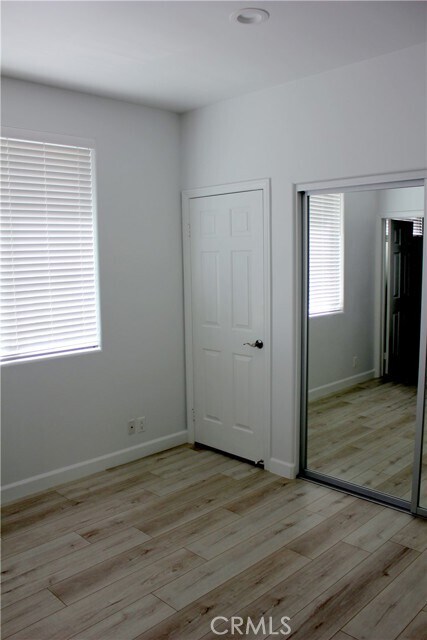 Building Photo - 813 E Bay Ave