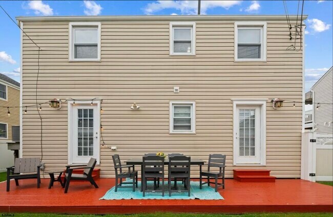 Building Photo - 303 N Wilson Ave