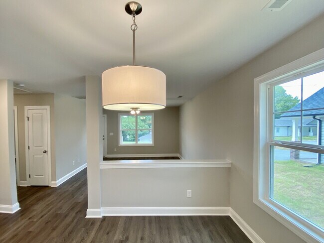 Building Photo - Beautiful Home!