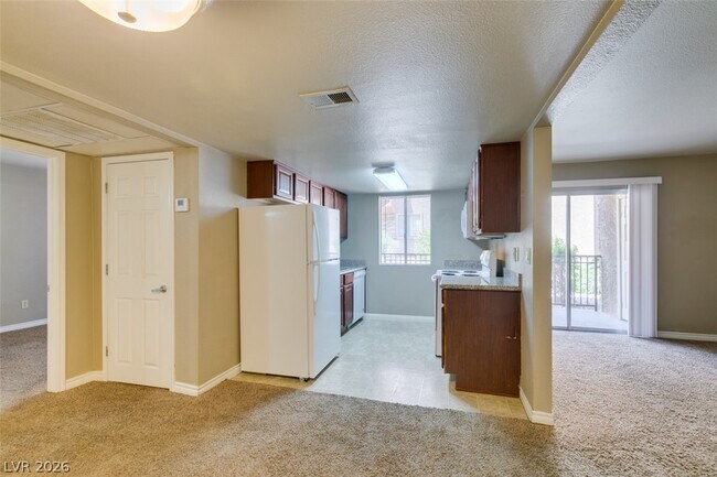 Building Photo - 4450 Sandy River Dr