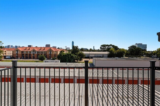 Building Photo - 2923 El Fenice Ln