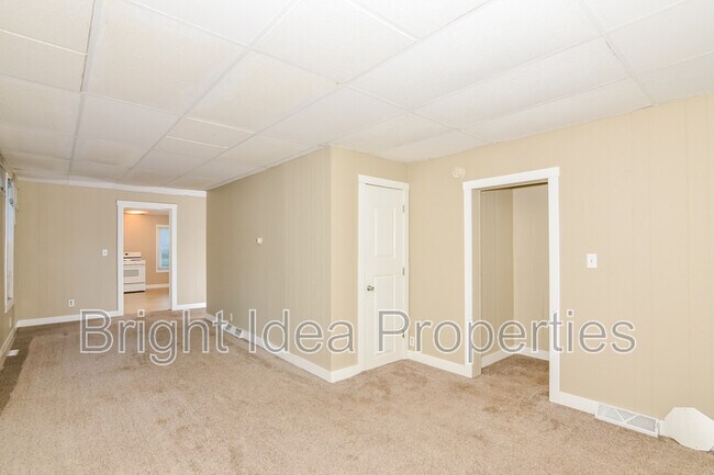 Building Photo - 454 Sherburne Ave