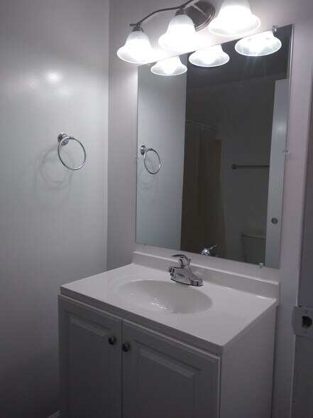 Bathroom - 4413 E Patrick Rd