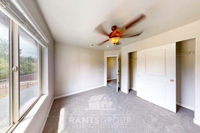 Building Photo - Stylish 3-Bedroom Townhome in Great West Olympia Location