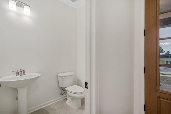 Building Photo - 300 Maple St