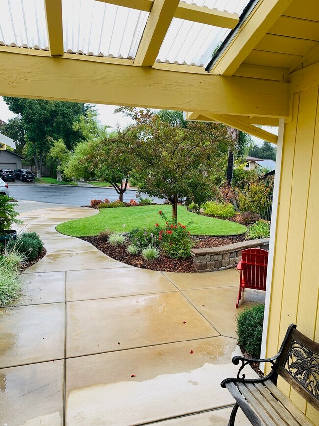 Building Photo - 920 Linwood St