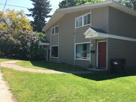 Building Photo - 1165 NE Harvey Rd