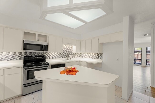 Building Photo - 2329 Briarwest Blvd