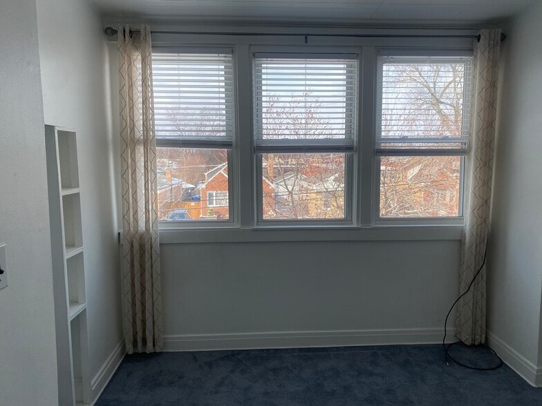 Building Photo - 3337 W 114th St