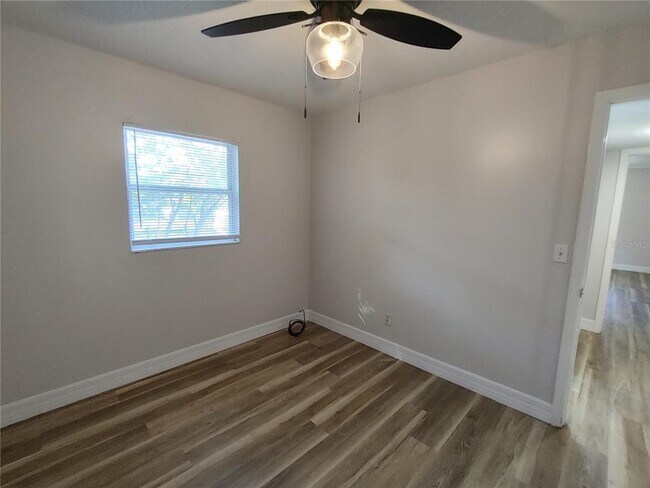 Building Photo - 316 W Howry Ave