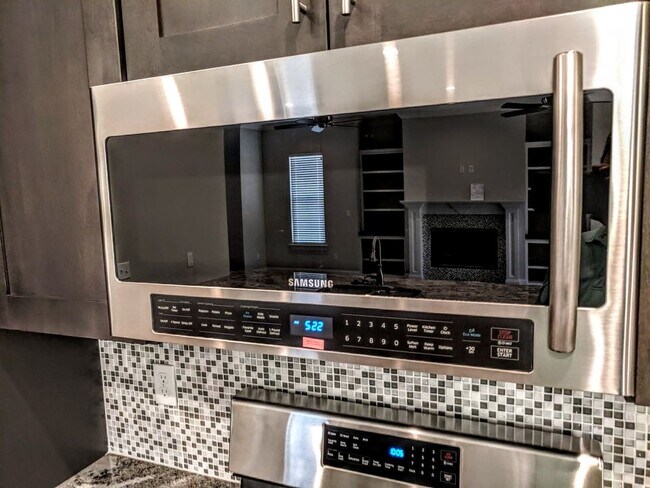 Building Photo - An amazing Townhouse for people who like big open space down Bedroom 4 Bathroom 3.5