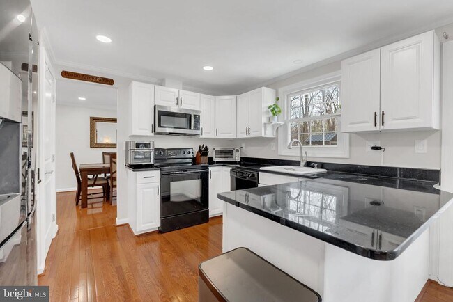 Building Photo - 8271 Raindrop Way