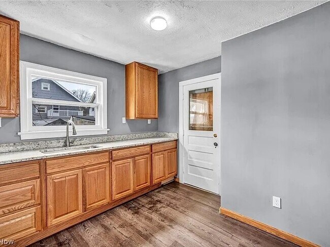 Building Photo - 13313 Kuhlman Ave
