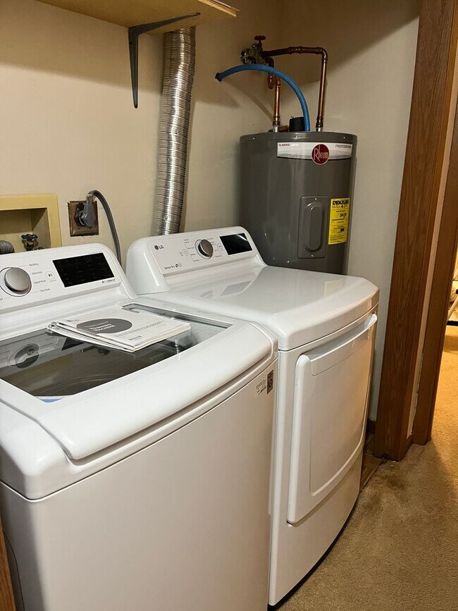 Building Photo - Redwood - Hudson