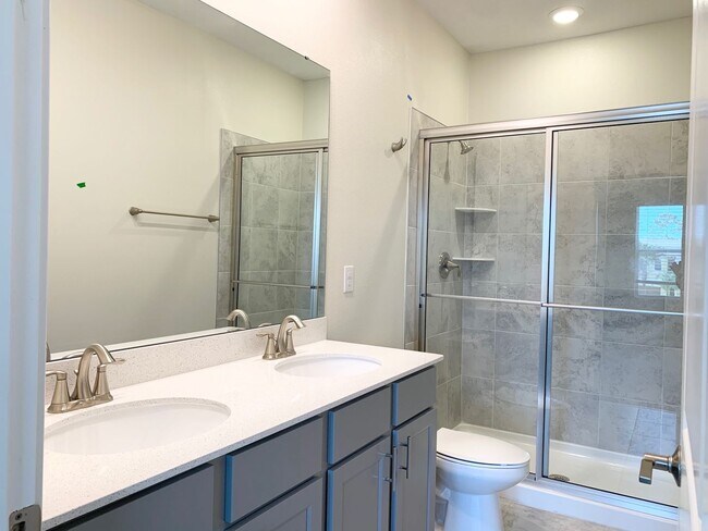 Building Photo - Awesome Townhome for rent