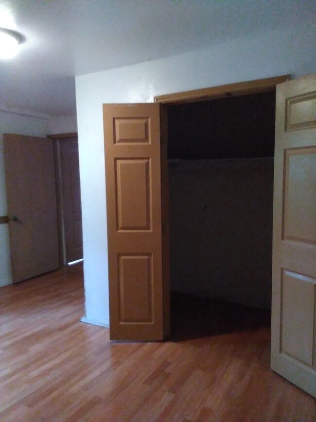 Walk-in closet master bedroom - 15012 County Road 1876