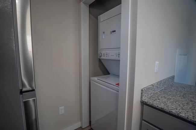 Building Photo - 1358 N Porter Rd