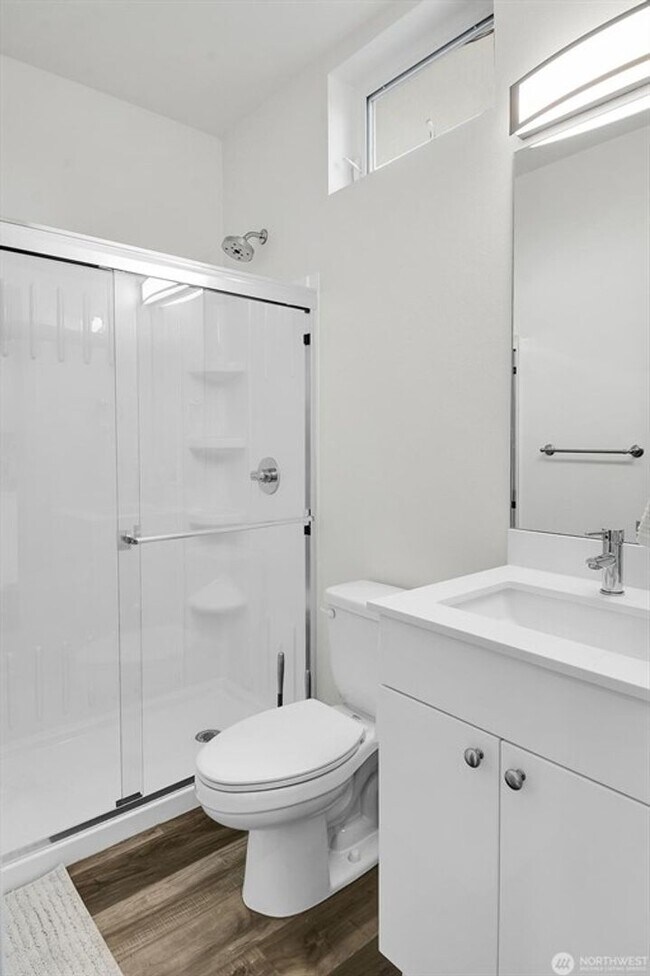 Building Photo - Charming 8 Bedroom Home - Located in the h...