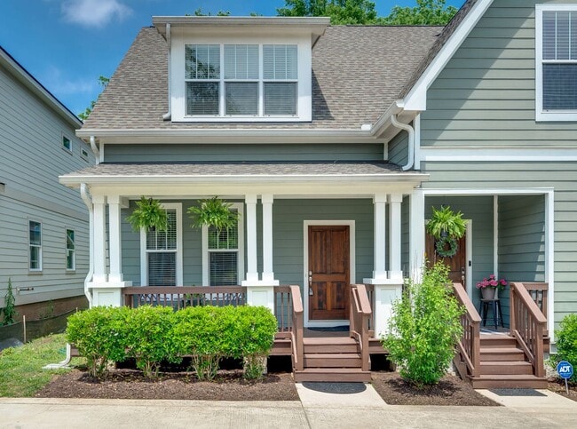 Building Photo - Beautiful 3BE/2.5BA by Invent Communities/...