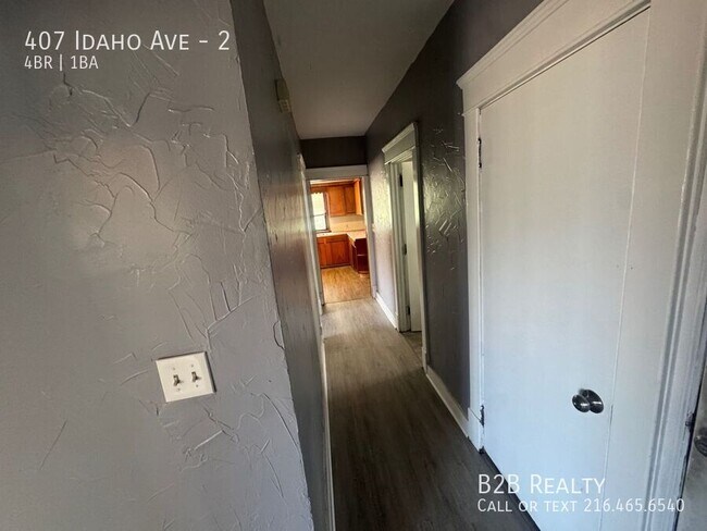 Building Photo - 407 Idaho Ave