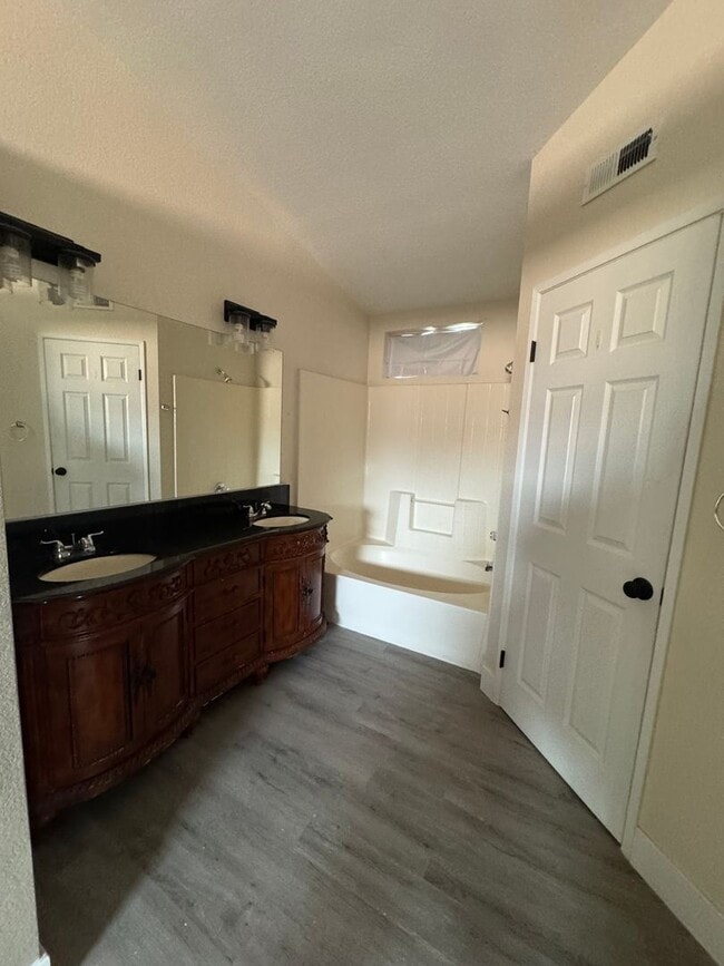 Building Photo - Beautiful 4 bedroom Home in Perris!