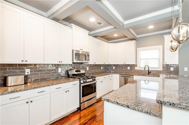 Building Photo - 4669 Sierra Creek Dr NE