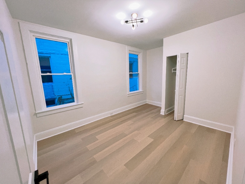 Building Photo - 720 E 41st St