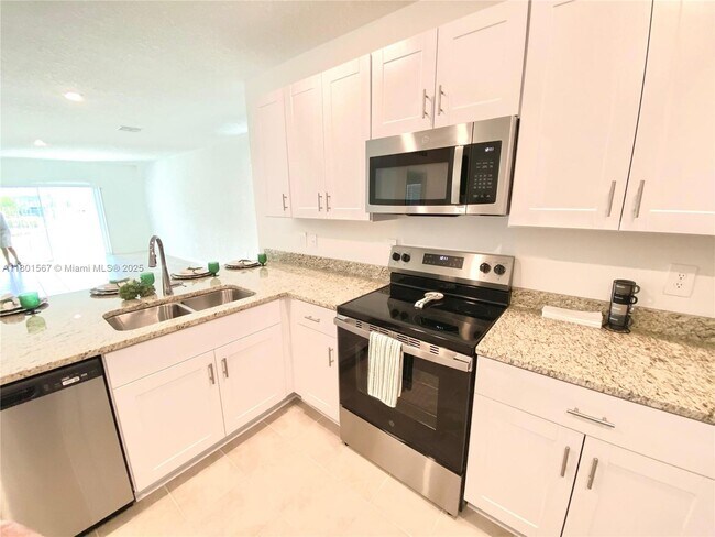 Building Photo - 4799 Guinep Ln