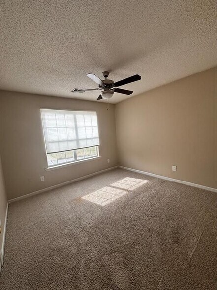 Building Photo - 664 Rosewood Cir