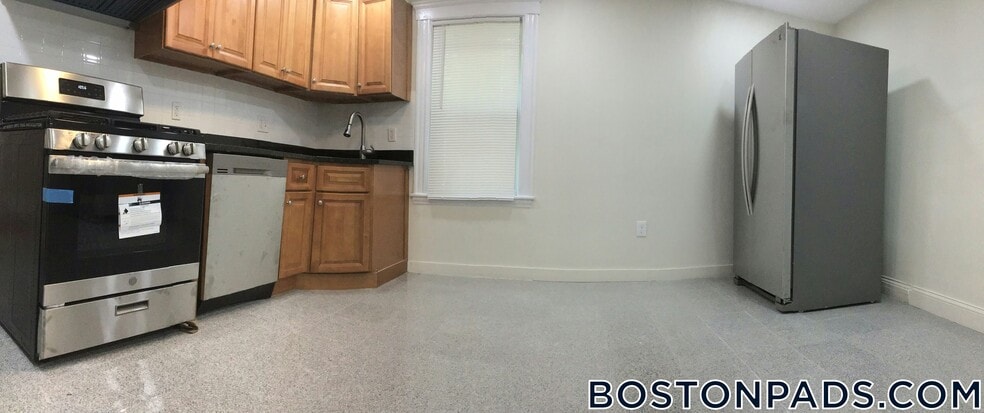 Building Photo - 12 Logan St