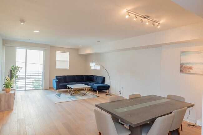 Building Photo - Element 436