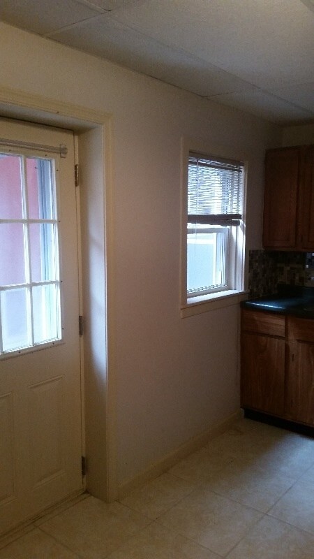 Kitchen/back door towards fenced yard - 405 S 6th St