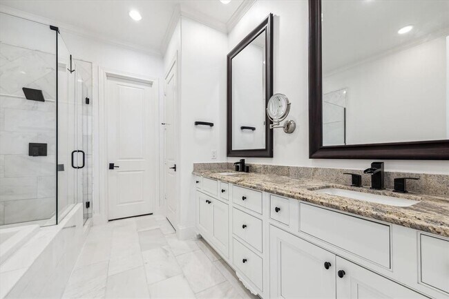 Building Photo - 3850 Glen Arbor Dr