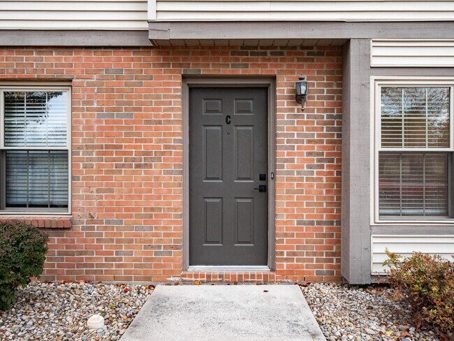 Building Photo - 629 Pebble Pl Dr