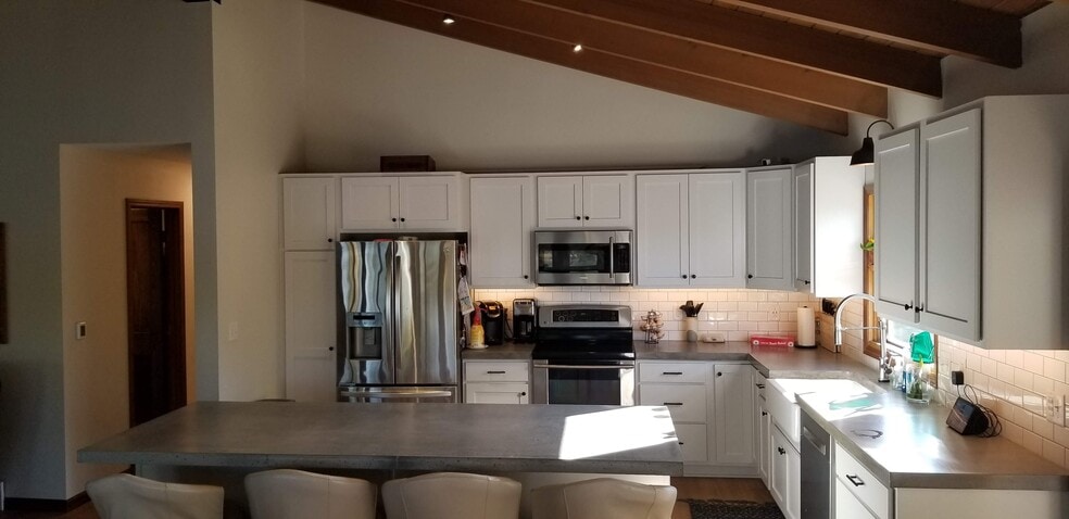 Kitchen - 315 Lakeshore Dr