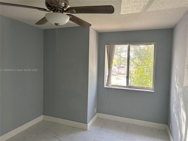 Building Photo - 7653 Tamarac Island Cir