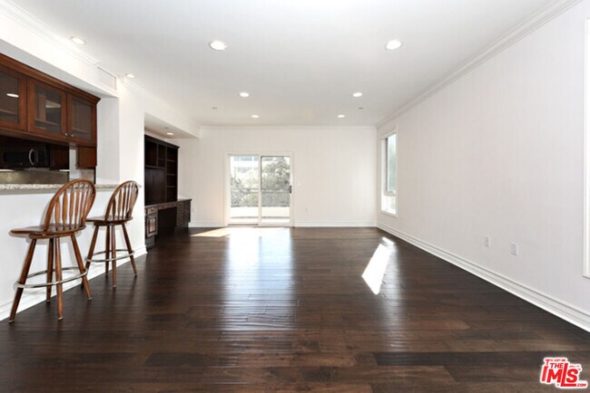 Building Photo - 2347 Fox Hills Dr