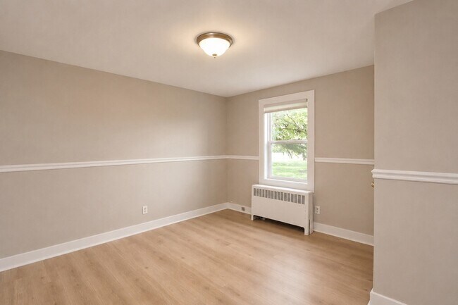 Building Photo - 2757 School Dr